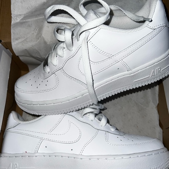 Air Force 1 - Picture 1 of 3